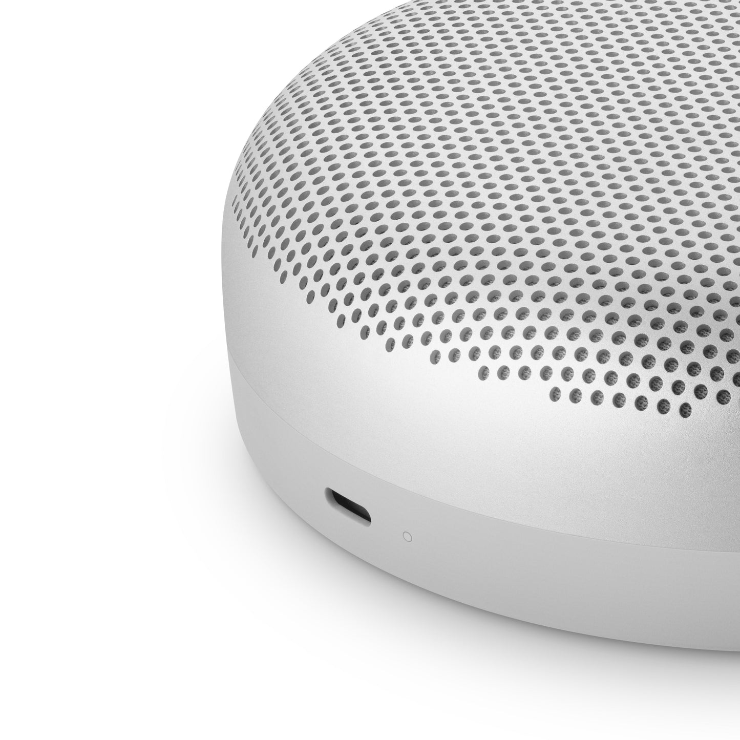 Bang & Olufsen BeoSound A1 2. Generation - Grey Mist - Ladeanschluss