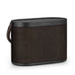 BeoSound A5 Dark Oak aus Aluminium und Echtholz