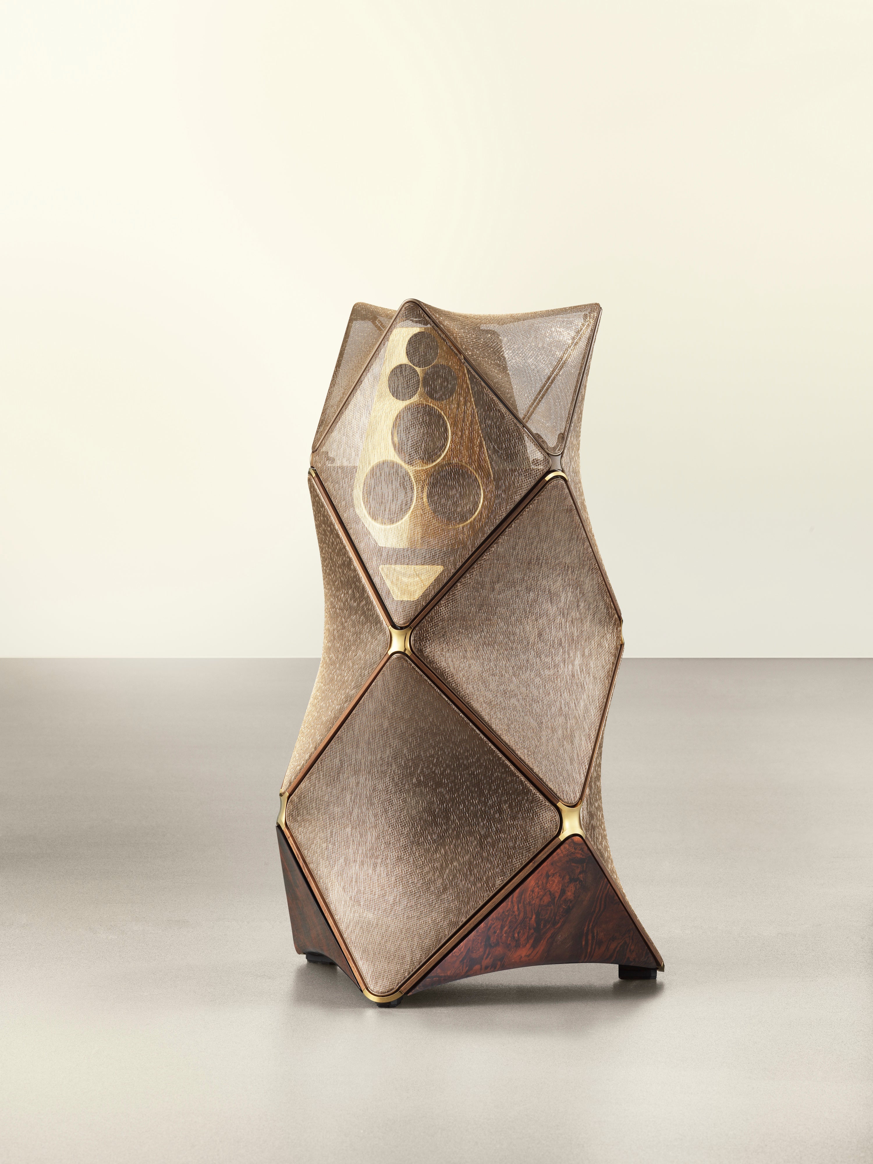 Beolab 90 von Bang & Olufsen in der limitierten Alchemy Edition
