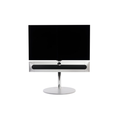 Beosound Premiere in natural aluminium auf STB Bodenstandfuß, mit Stoffcover in Grey Mélange, mit 42 Zoll LG OLED Panel - Frontale Ansicht