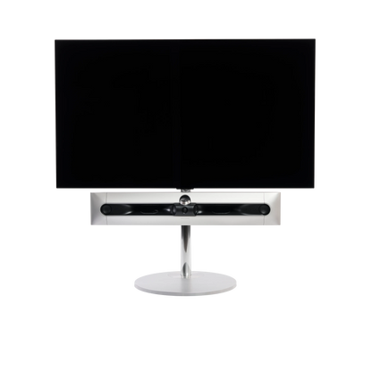 Beosound Premiere in natural aluminium auf STB Bodenstandfuß, ohne Cover, mit 55 Zoll LG OLED Panel - Frontale Ansicht