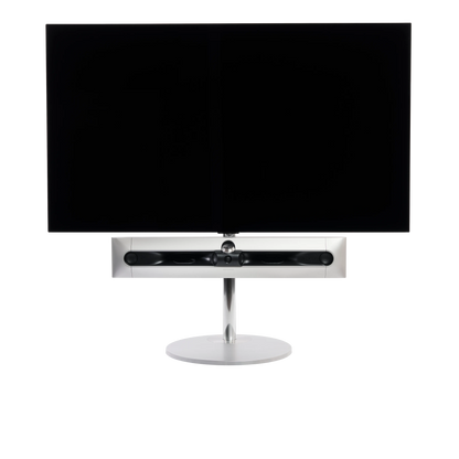 Beosound Premiere in natural aluminium auf STB Bodenstandfuß, ohne Cover, mit 65 Zoll LG OLED Panel - Frontale Ansicht