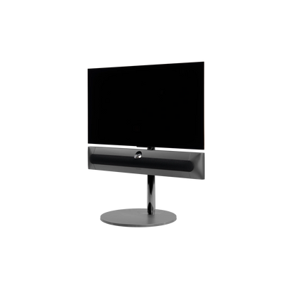 Beosound Premiere in black anthracite auf Bodenstandfuß von stb brackets,  mit Stoffcover, mit 42  Zoll LG OLED Panel - Ansicht schräg vorn 