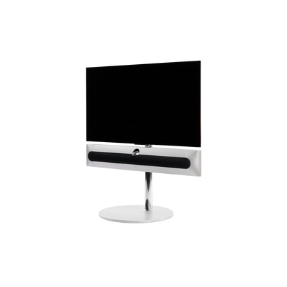 Beosound Premiere in natural aluminium auf STB Bodenstandfuß mit Stoffcover , mit 42 Zoll LG OLED Panel - Ansicht schräg von der Seite