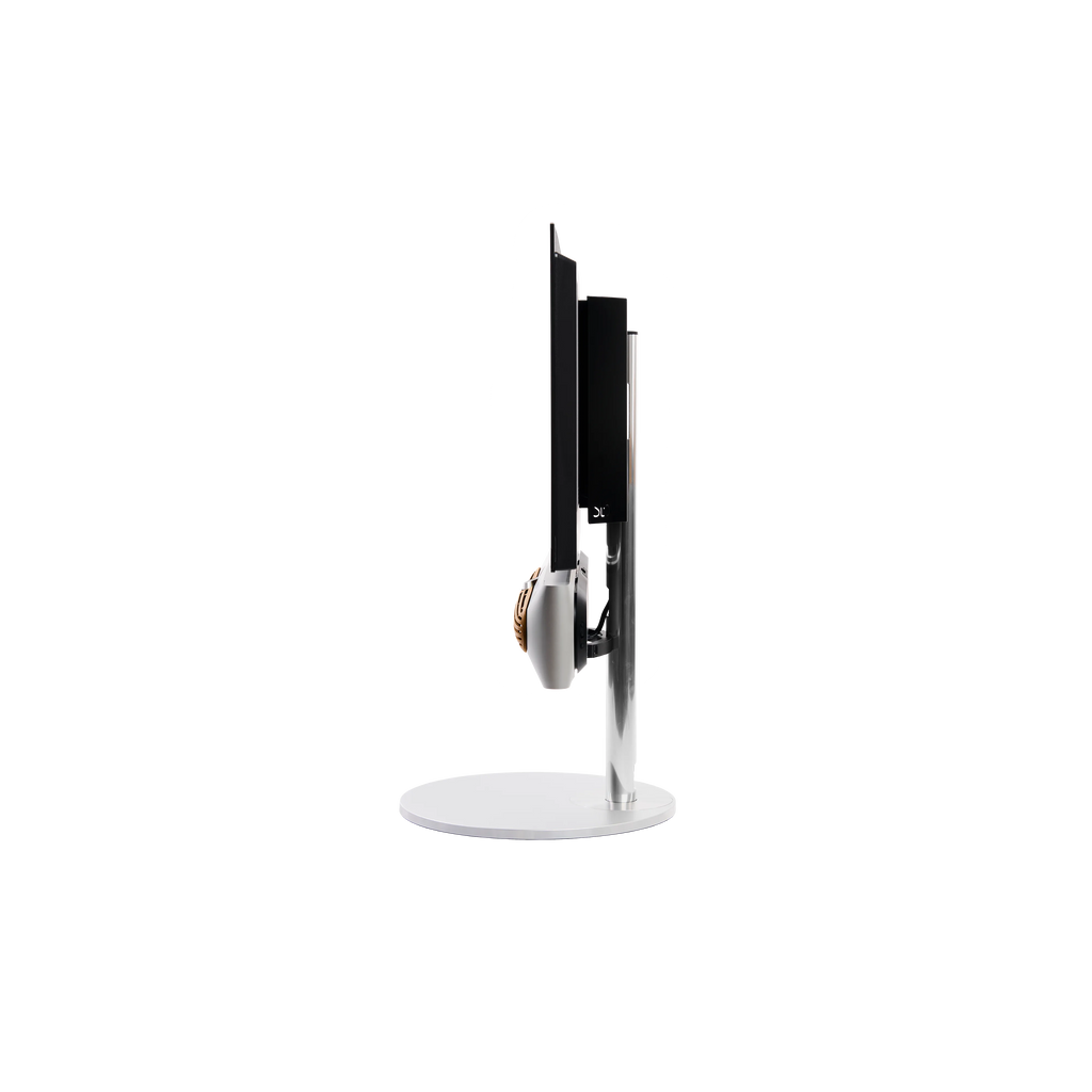 Beosound Premiere in natural aluminium auf STB Bodenstandfuß mit Holzcover in Eichenholz und 42 Zoll LG OLED Panel - Ansicht von der Seite