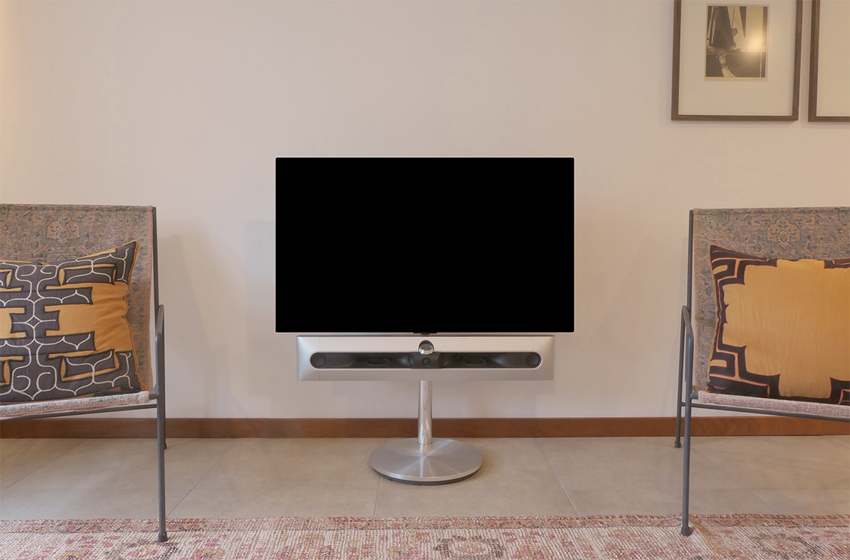 Beosound Premiere silber au Bodenstandfuß von Stb Brackets it TV Panel