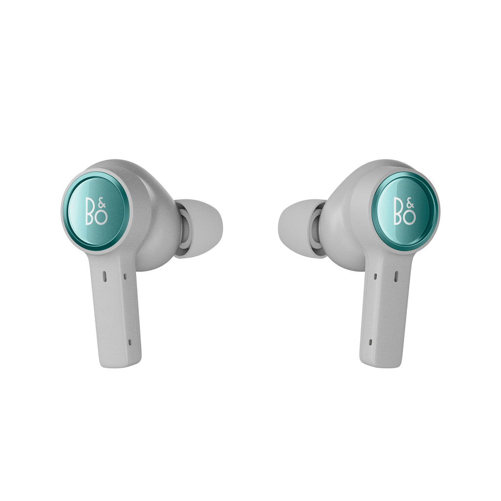 Earbuds links und rechts des Beoplay Eleven In-Ear Kopfhörers von Bang & Olufsen in Eucalyptus Green
