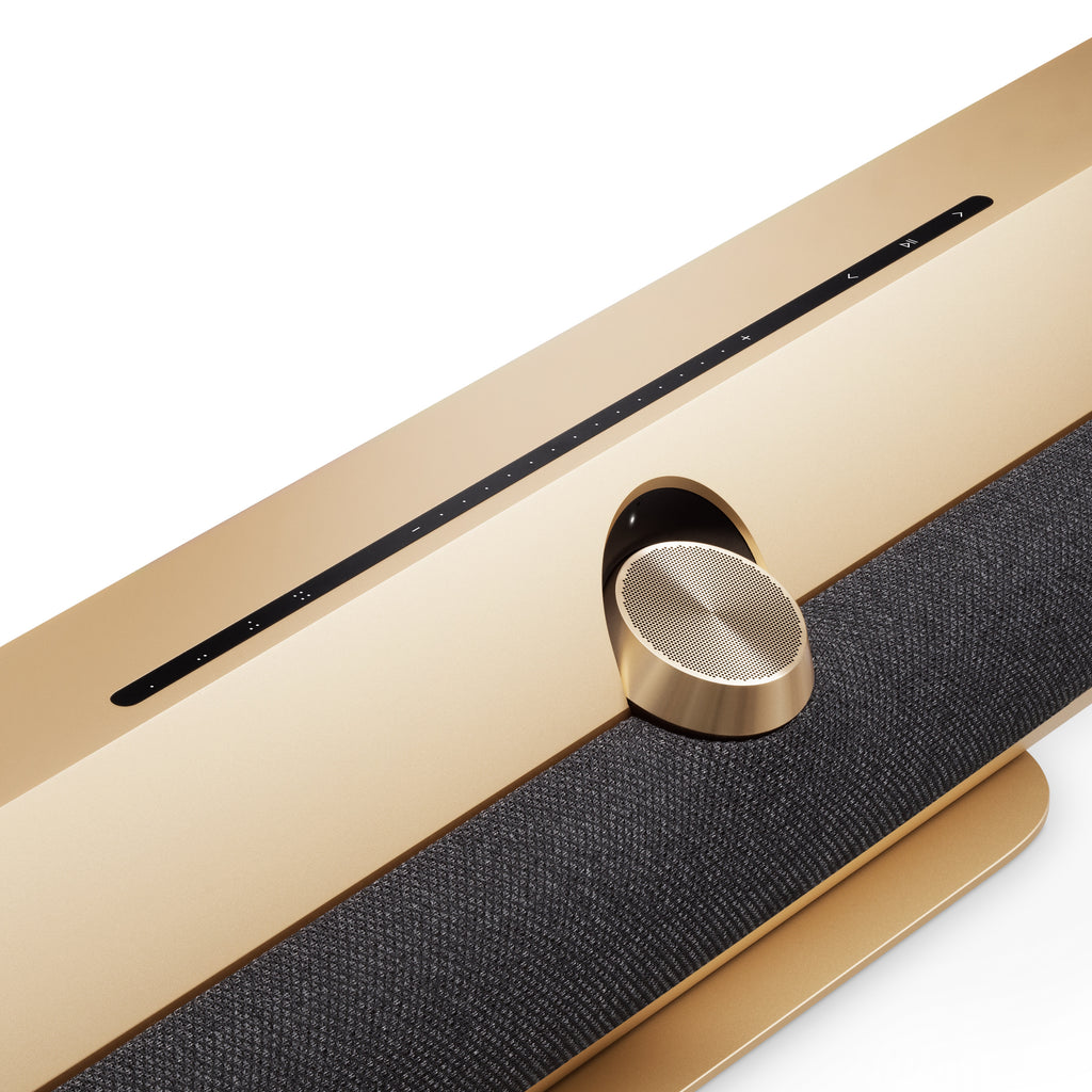 Bang & olufsen Beosound Premiere Soundbar in Gold Tone - Ansicht von vorn mit Cover aus Stoff in Grey Mélange