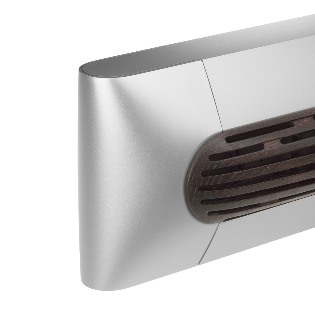 Bang & olufsen Beosound Premiere Soundbar in Natural Aluminium - Ansicht von vorn mit Cover in Dark Oak