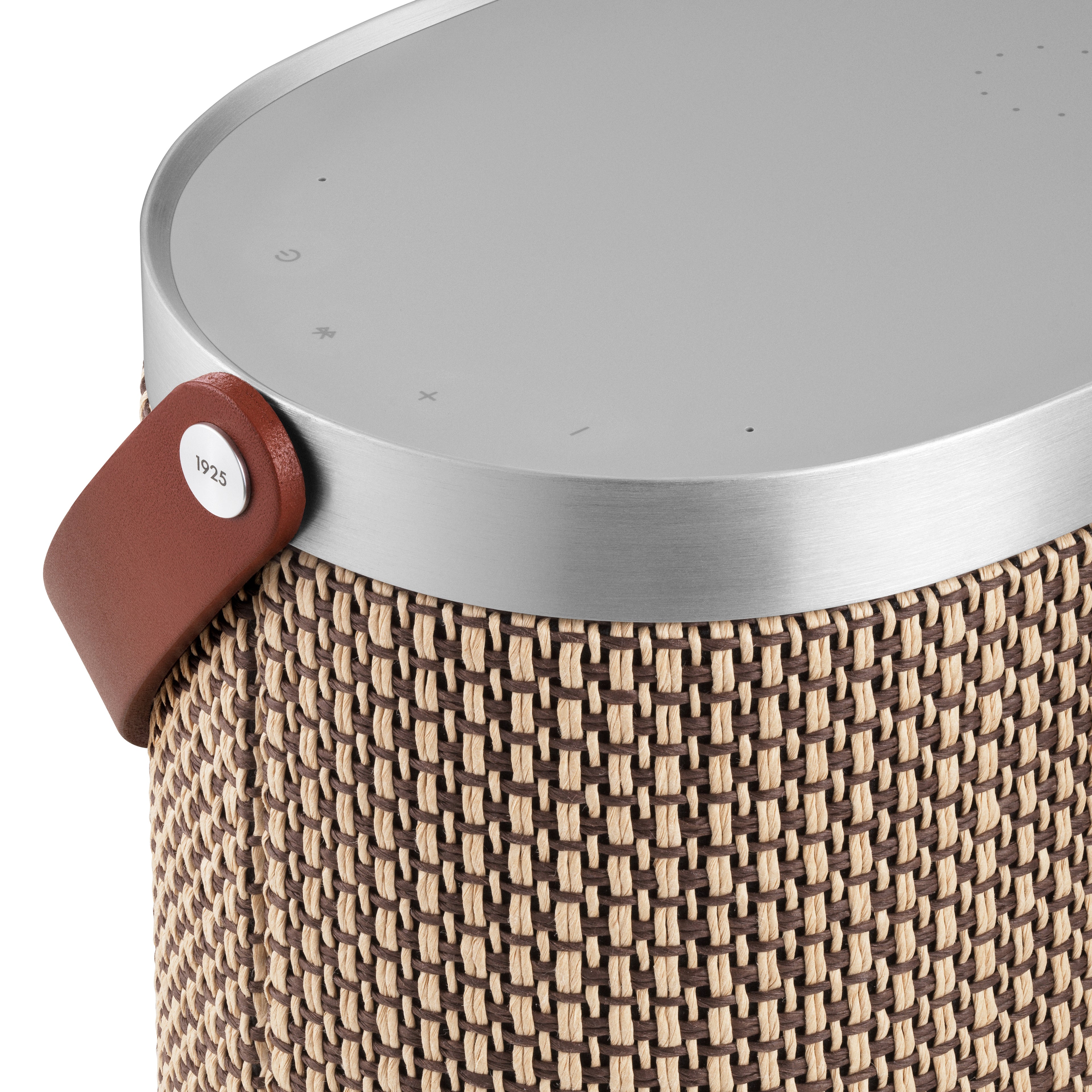Bang & Olufsen, B&O Beosound A5 - tragbarer Multiroom Lautsprecher aus der Centennial Collection in Century Weave - Ansicht auf das 1925 Logo