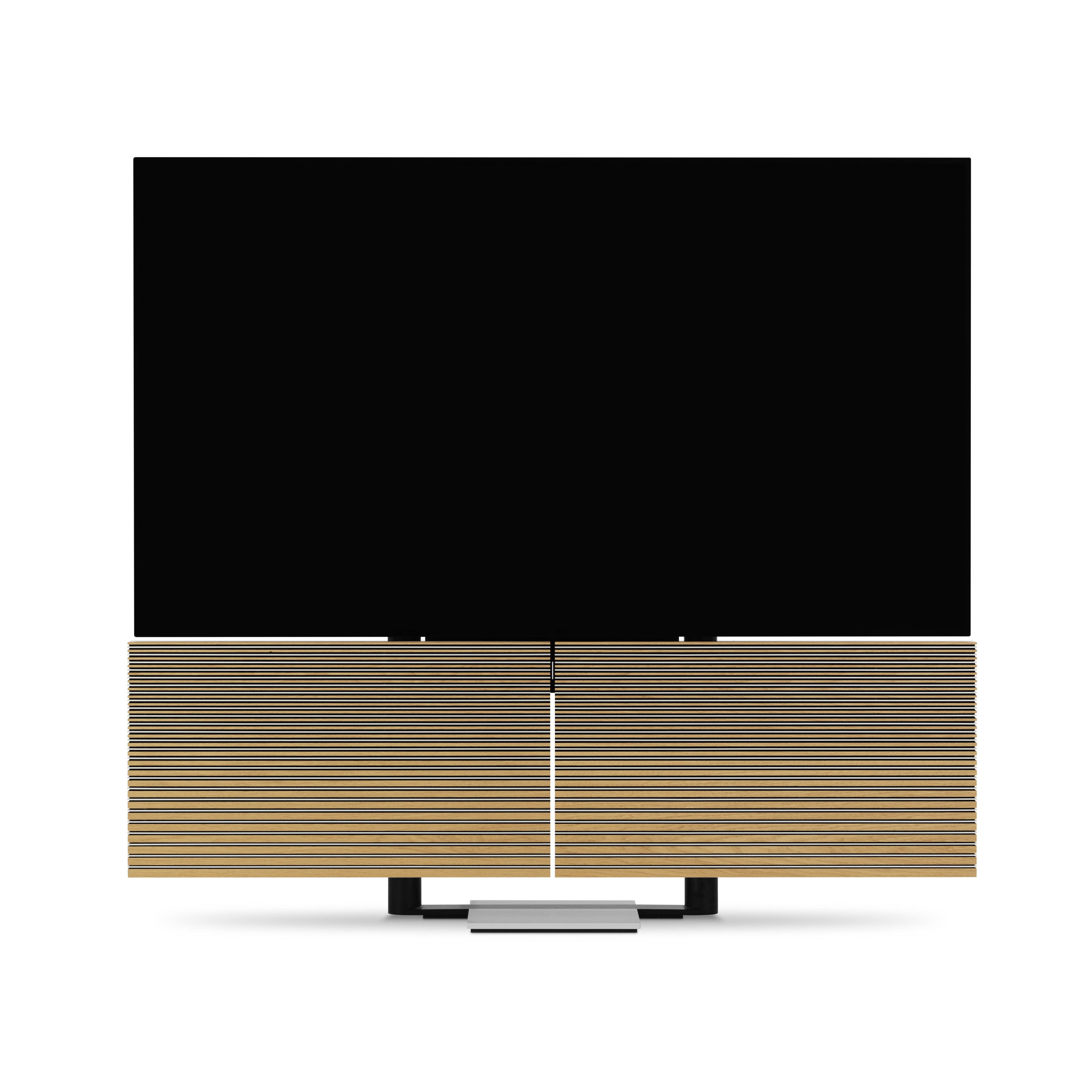 Beovision Harmony in silber/oak auf Bodenstandfuß  frontale ansicht 