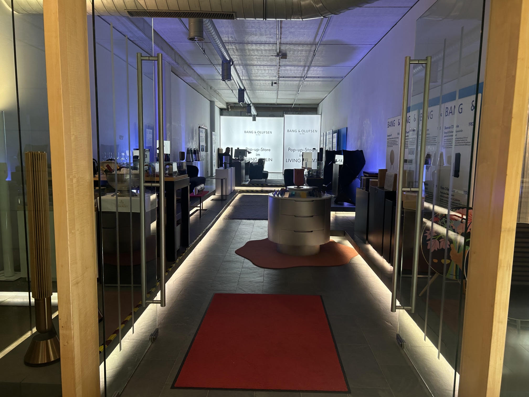 Bang & Olufsen Pop-Up Store in Berlin im Living als vorübergehende Ausstellungsfläche während des Umbaus.